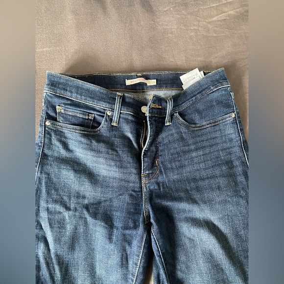 Levi’s 311 Shaping Skinny in medium-blue wash, size 28 - Picture 2 of 4